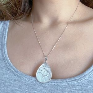 Pearl Pendant Necklace, White Mother of Pearl Charm Necklace, Shell Necklace